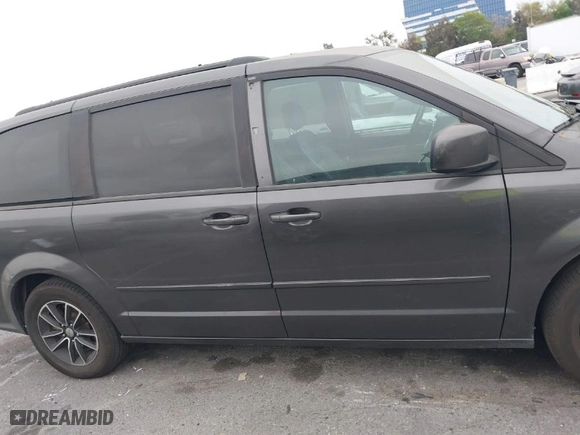 2017 Dodge Grand Caravan GT with VIN 2C4RDGEG5HR761229, listed as a IAAI auction lot 42029422 with 211,600 mi miles. Bid and sale history available at carsss.com. Image 13.