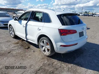 2018 Audi Q5 Premium with VIN WA1ANAFY5J2206925, listed as a IAAI auction lot 41664351 with 1 mi miles. Bid and sale history available at carsss.com. Image 3.