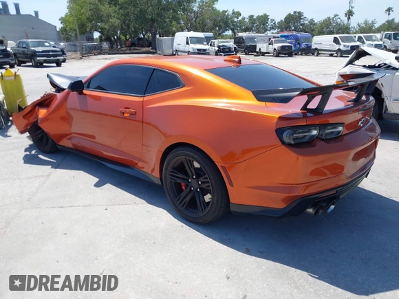 2023 Chevrolet Camaro ZL1 z VIN 1G1FK1R69P0104359, wystawiony jako IAAI lot #42124070 z przebiegiem 20 934 mil mil oraz . Historia ofert i sprzedaży dostępna na DreamBid. Obrazek 3.