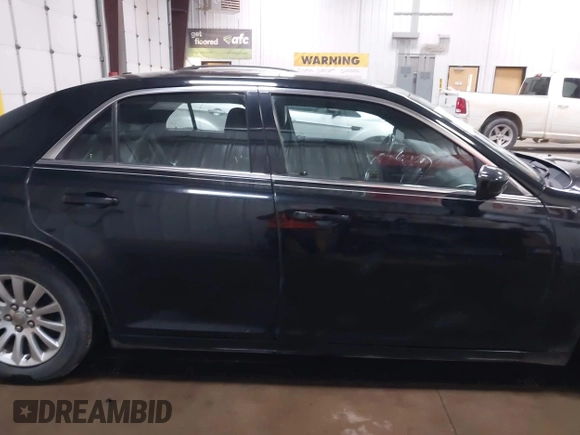 2013 Chrysler 300 z VIN 2C3CCAAG5DH607040, wystawiony jako IAAI lot #42243051 z przebiegiem 181 854 mil mil oraz . Historia ofert i sprzedaży dostępna na DreamBid. Obrazek 14.