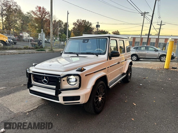 2020 Mercedes-Benz G 550 z VIN W1NYC6BJ3LX340654, wystawiony jako Copart lot #78332104 z przebiegiem 44 015 mil mil oraz Nie do naprawy. Historia ofert i sprzedaży dostępna na DreamBid. Obrazek 2.