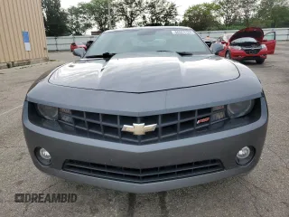 2010 Chevrolet Camaro 2LT z VIN 2G1FC1EV0A9165381, wystawiony jako Copart lot #60524125 z przebiegiem 223 056 mil mil oraz Szkoda całkowita • Salvage title. Historia ofert i sprzedaży dostępna na DreamBid. Obrazek 5.