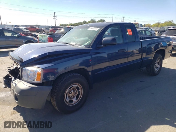 2007 Dodge Dakota z VIN 1D7HW22P57S200738, wystawiony jako Copart lot #72445744 z przebiegiem 141 876 mil mil oraz Szkoda całkowita • Salvage title. Historia ofert i sprzedaży dostępna na DreamBid. Obrazek 1.