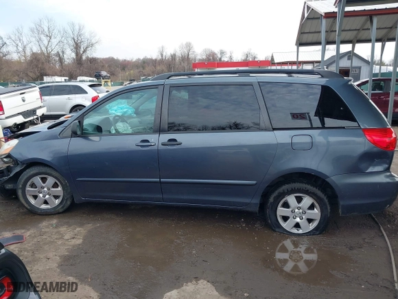 2010 Toyota Sienna CE with VIN 5TDKK4CC2AS307622, listed as a IAAI auction lot 41829193 with 189,107 mi miles. Bid and sale history available at carsss.com. Image 15.