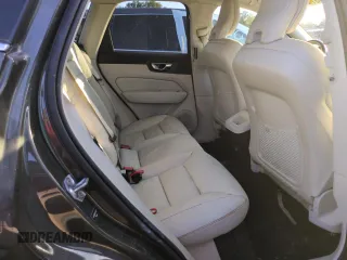 2020 Volvo XC60 Momentum z VIN YV4102DKXL1411297, wystawiony jako Copart lot #74374534 z przebiegiem Nie podano mil oraz Nie do naprawy • Non repairable. Historia ofert i sprzedaży dostępna na DreamBid. Obrazek 11.
