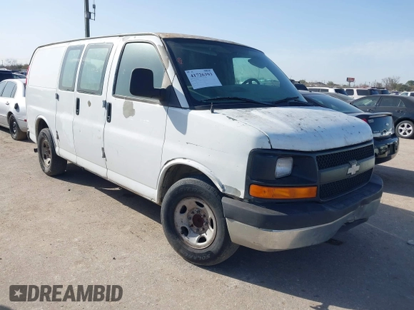 2008 Chevrolet Express Cargo Van with VIN 1GCGG25C181125426, listed as a IAAI auction lot 41726393 with 271,384 mi miles. Bid and sale history available at carsss.com. Image 1.