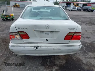 2000 Mercedes-Benz E-Class with VIN WDBJF65JXYB045761, listed as a IAAI auction lot 41952097 with 1 mi miles. Bid and sale history available at carsss.com. Image 6.