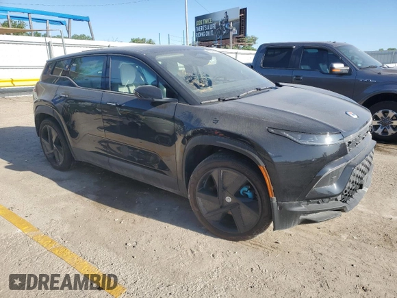 2023 Fisker Ocean One z VIN VCF1ZBU27PG005912, wystawiony jako Copart lot #57087925 z przebiegiem Nie podano mil oraz Szkody całkowita. Historia ofert i sprzedaży dostępna na DreamBid. Obrazek 4.