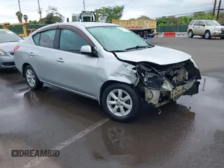 2013 Nissan Versa S Plus z VIN 3N1CN7AP2DL842322, wystawiony jako IAAI lot #41795780 z przebiegiem 61 588 mil mil oraz . Historia ofert i sprzedaży dostępna na DreamBid. Obrazek 1.