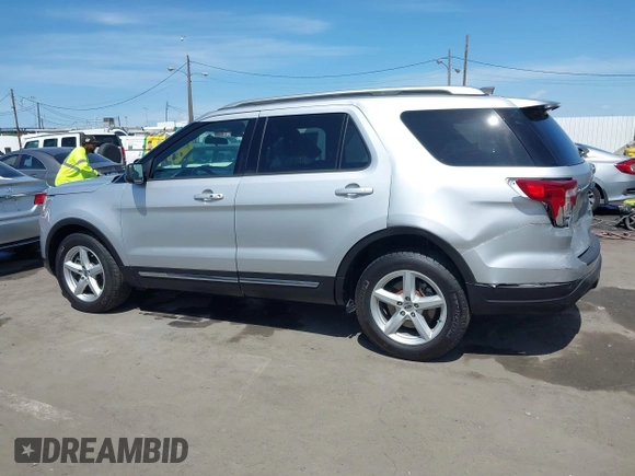 2018 Ford Explorer XLT z VIN 1FM5K7D87JGB56677, wystawiony jako IAAI lot #41926338 z przebiegiem 101 332 mil mil oraz . Historia ofert i sprzedaży dostępna na DreamBid. Obrazek 14.