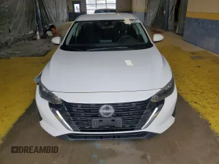 2025 Nissan Sentra S z VIN 3N1AB8BVXSY226340, wystawiony jako Copart lot #59864455 z przebiegiem 19 597 mil mil oraz Czysty tytuł • Clean title. Historia ofert i sprzedaży dostępna na DreamBid. Obrazek 5.
