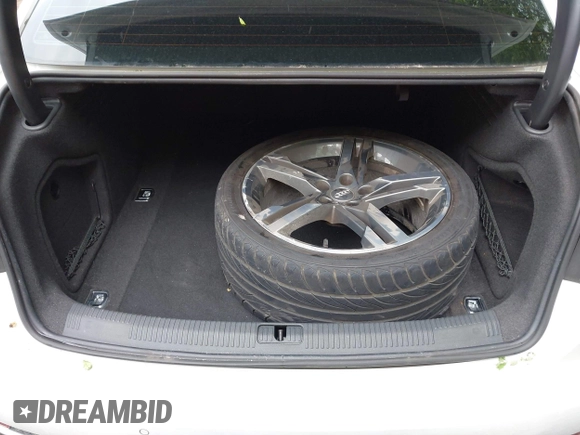 2018 Audi A4 Premium Plus z VIN WAUENAF46JA149268, wystawiony jako IAAI lot #42313647 z przebiegiem 88 562 mil mil oraz . Historia ofert i sprzedaży dostępna na DreamBid. Obrazek 18.