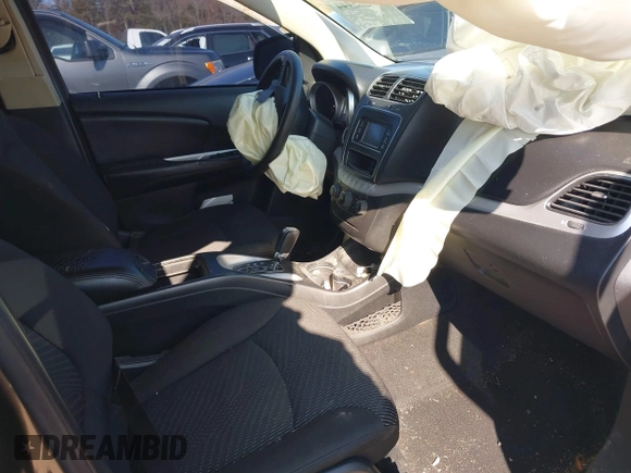 2018 Dodge Journey SE with VIN 3C4PDCABXJT183318, listed as a IAAI auction lot 40985444 with 164,051 mi miles. Bid and sale history available at carsss.com. Image 5.