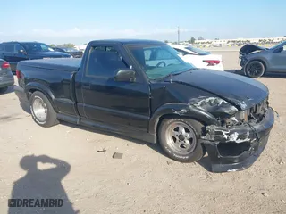 2000 Chevrolet S-10 LS with VIN 1GCCS14W6Y8196437, listed as a IAAI auction lot 41606752 with 269,949 mi miles. Bid and sale history available at carsss.com. Image 1.