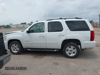 2011 Chevrolet Tahoe LT z VIN 1GNSCBE07BR243556, wystawiony jako IAAI lot #42306995 z przebiegiem Nie podano mil oraz . Historia ofert i sprzedaży dostępna na DreamBid. Obrazek 13.