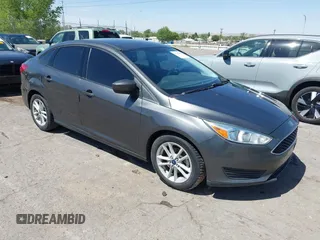 2018 Ford Focus SE z VIN 1FADP3FE3JL211233, wystawiony jako IAAI lot #42242367 z przebiegiem 179 258 mil mil oraz . Historia ofert i sprzedaży dostępna na DreamBid. Obrazek 1.