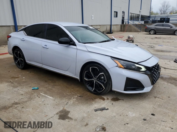 2024 Nissan Altima SR z VIN 1N4BL4CV8RN433893, wystawiony jako Copart lot #52449445 z przebiegiem 15 642 mil mil oraz Nie do naprawy • Non repairable. Historia ofert i sprzedaży dostępna na DreamBid. Obrazek 4.