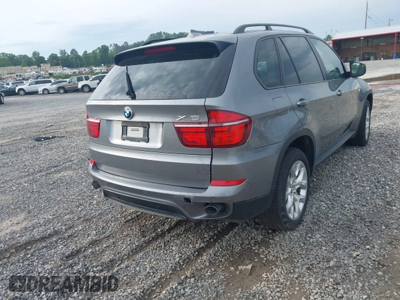 2011 BMW X5 35i z VIN 5UXZV4C50BL743135, wystawiony jako IAAI lot #42296920 z przebiegiem 100 447 mil mil oraz . Historia ofert i sprzedaży dostępna na DreamBid. Obrazek 4.
