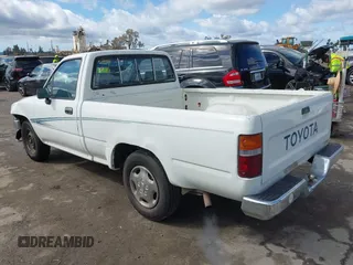 1992 Toyota Pickup DLX z VIN 4TARN81PXNZ004395, wystawiony jako IAAI lot #41729264 z przebiegiem 137 289 mil mil oraz . Historia ofert i sprzedaży dostępna na DreamBid. Obrazek 3.