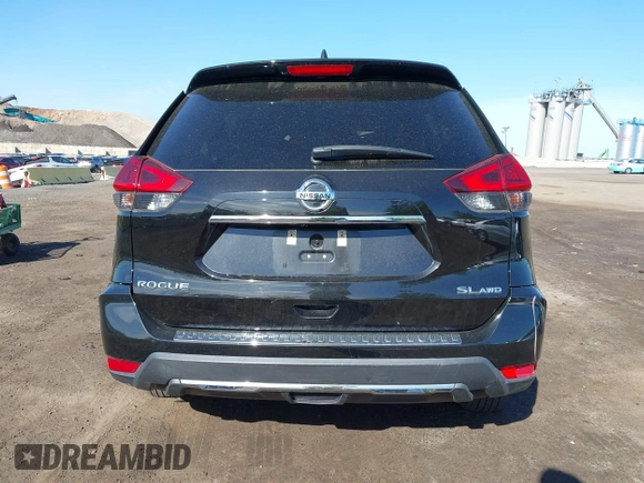 2018 Nissan Rogue SV z VIN 5N1AT2MV2JC851483, wystawiony jako IAAI lot #42082917 z przebiegiem 115 707 mil mil oraz . Historia ofert i sprzedaży dostępna na DreamBid. Obrazek 16.