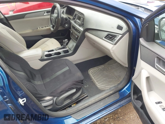 2015 Hyundai Sonata SE z VIN 5NPE24AF9FH043127, wystawiony jako IAAI lot #42372189 z przebiegiem 73 858 mil mil oraz . Historia ofert i sprzedaży dostępna na DreamBid. Obrazek 5.