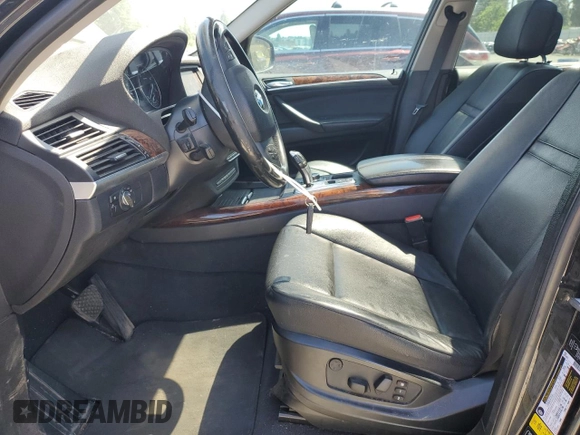 2012 BMW X5 35d z VIN 5UXZW0C59CL670242, wystawiony jako Copart lot #57638165 z przebiegiem 174 430 mil mil oraz Szkoda całkowita • Salvage title. Historia ofert i sprzedaży dostępna na DreamBid. Obrazek 7.