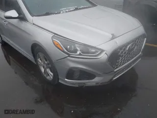 2019 Hyundai Sonata Sport with VIN 5NPE34AFXKH770235, listed as a IAAI auction lot 40941753 with 111,169 mi miles. Bid and sale history available at carsss.com. Image 6.