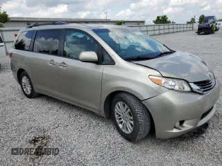 2017 Toyota Sienna XLE Auto Access Seat z VIN 5TDYZ3DC3HS864516, wystawiony jako Copart lot #61470965 z przebiegiem 110 596 mil mil oraz Szkoda całkowita • Salvage title. Historia ofert i sprzedaży dostępna na DreamBid. Obrazek 4.
