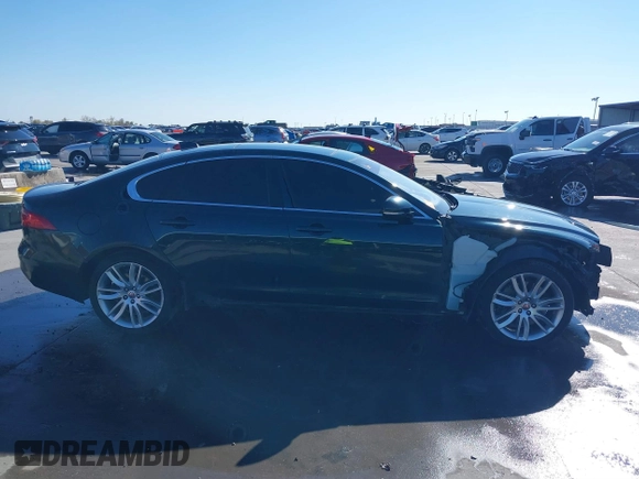 2017 Jaguar XF 35t Prestige with VIN SAJBE4BV0HCY47218, listed as a IAAI auction lot 41040063 with 100,823 mi miles. Bid and sale history available at carsss.com. Image 14.