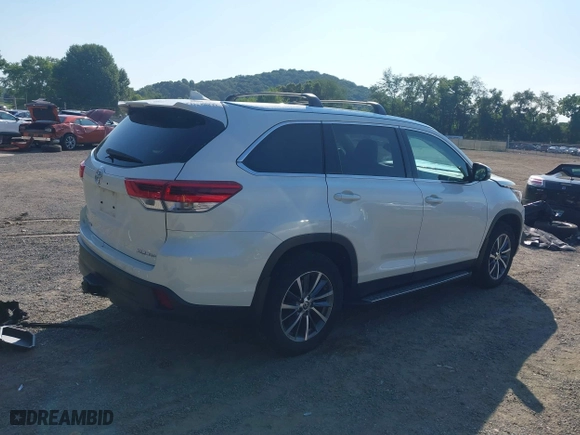 2019 Toyota Highlander SE with VIN 5TDJZRFH3KS626556, listed as a IAAI auction lot 39958875 with 75,053 mi miles. Bid and sale history available at carsss.com. Image 4.