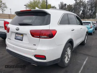 2019 Kia Sorento L with VIN 5XYPG4A3XKG590330, listed as a IAAI auction lot 42060716 with Not Provided miles. Bid and sale history available at carsss.com. Image 4.