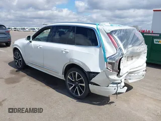 2024 Volvo XC90 Ultimate Bright Theme z VIN YV4062PF5R1157354, wystawiony jako IAAI lot #42085274 z przebiegiem 19 985 mil mil oraz . Historia ofert i sprzedaży dostępna na DreamBid. Obrazek 3.