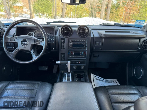 2005 Hummer H2 SUV z VIN 5GRGN23U05H120706, wystawiony jako Copart lot #48441015 z przebiegiem 64 435 mil mil oraz Czysty tytuł • Clean title. Historia ofert i sprzedaży dostępna na DreamBid. Obrazek 5.