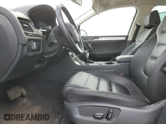 2015 Volkswagen Touareg Sport with VIN WVGEF9BP3FD004771, listed as a Copart auction lot 58668125 with 64,422 mi miles and Clean title. Bid and sale history available at DreamBid. Image 7.