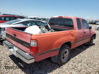 1996 Toyota T100 DX z VIN JT4TN12D7T0018102, wystawiony jako Copart lot #62738304 z przebiegiem 230 427 mil mil oraz Szkody całkowita. Historia ofert i sprzedaży dostępna na DreamBid. Obrazek 3.