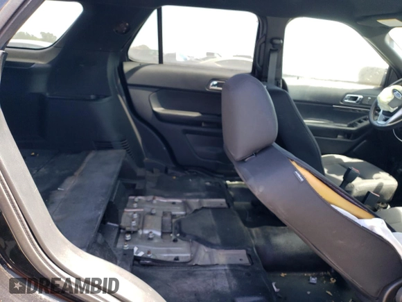 2018 Ford Police Interceptor Utility z VIN 1FM5K8AT7JGA44217, wystawiony jako Copart lot #53910515 z przebiegiem 49 310 mil mil oraz Tytuł czysty. Historia ofert i sprzedaży dostępna na DreamBid. Obrazek 10.