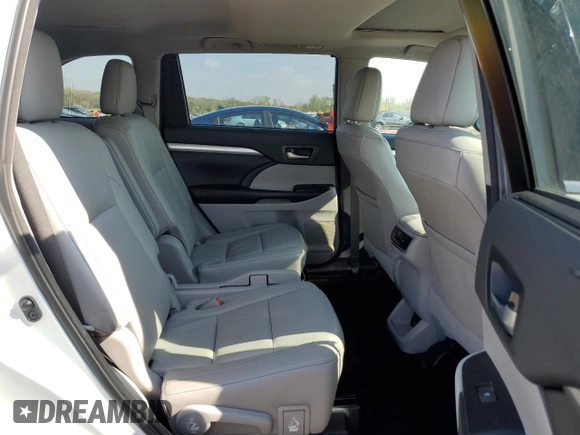 2018 Toyota Highlander SE with VIN 5TDJZRFH2JS538211, listed as a Copart auction lot 53752065 with 58,706 mi miles and Salvage title. Bid and sale history available at DreamBid. Image 11.