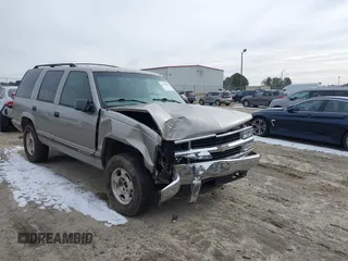 1998 Chevrolet Tahoe z VIN 1GNEK13R4WJ346417, wystawiony jako IAAI lot #41390436 z przebiegiem 184 094 mil mil oraz . Historia ofert i sprzedaży dostępna na DreamBid. Obrazek 6.