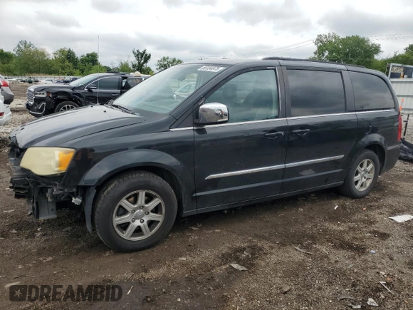 2011 Chrysler Town & Country Touring L z VIN 2A4RR8DG2BR703119, wystawiony jako Copart lot #58184975 z przebiegiem 180 601 mil mil oraz Szkoda całkowita • Salvage title. Historia ofert i sprzedaży dostępna na DreamBid. Obrazek 1.