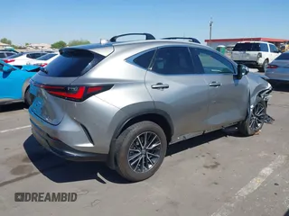 2024 Lexus NX 350 Premium z VIN 2T2GGCEZ3RC049310, wystawiony jako IAAI lot #42551581 z przebiegiem 12 938 mil mil oraz . Historia ofert i sprzedaży dostępna na DreamBid. Obrazek 4.