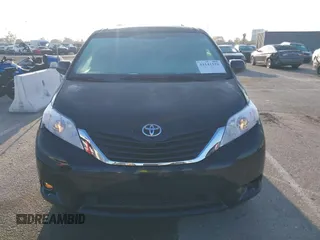 2017 Toyota Sienna XLE Auto Access Seat z VIN 5TDYZ3DC0HS876848, wystawiony jako IAAI lot #42141322 z przebiegiem 111 251 mil mil oraz . Historia ofert i sprzedaży dostępna na DreamBid. Obrazek 16.