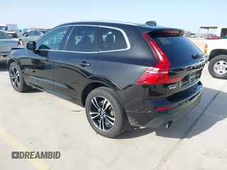 2020 Volvo XC60 Momentum z VIN YV4102RK9L1474206, wystawiony jako IAAI lot #41731881 z przebiegiem 77 908 mil mil oraz . Historia ofert i sprzedaży dostępna na DreamBid. Obrazek 3.