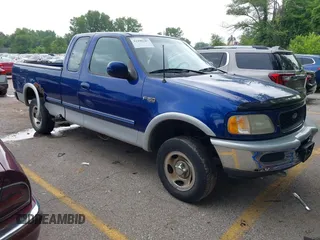 1997 Ford F-150 XL z VIN 1FTDX1866VKA77253, wystawiony jako IAAI lot #42448287 z przebiegiem 122 540 mil mil oraz . Historia ofert i sprzedaży dostępna na DreamBid. Obrazek 1.