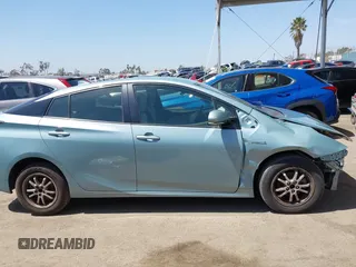 2017 Toyota Prius Two with VIN JTDKARFU9H3042326, listed as a IAAI auction lot 41991608 with 90,089 mi miles. Bid and sale history available at carsss.com. Image 13.