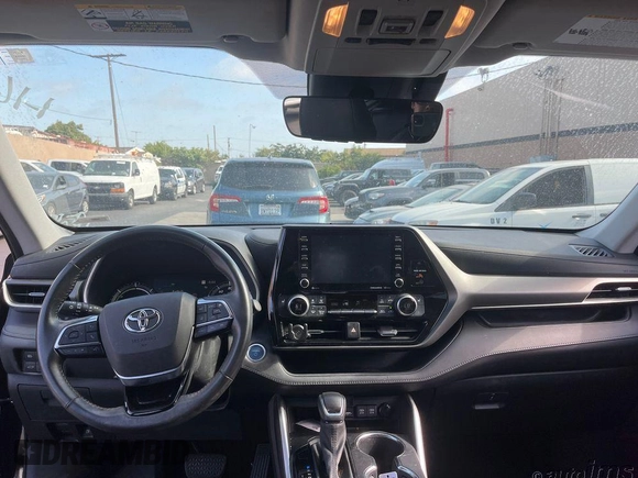 2021 Toyota Highlander Hybrid XLE z VIN 5TDHARAH6MS509148, wystawiony jako IAAI lot #42545107 z przebiegiem 76 689 mil mil oraz . Historia ofert i sprzedaży dostępna na DreamBid. Obrazek 12.
