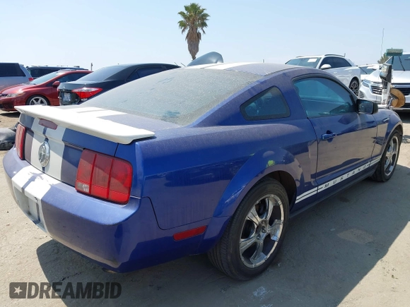 2005 Ford Mustang Deluxe with VIN 1ZVFT80N355260024, listed as a IAAI auction lot 42570131 with Not provided miles and . Bid and sale history available at DreamBid. Image 4.