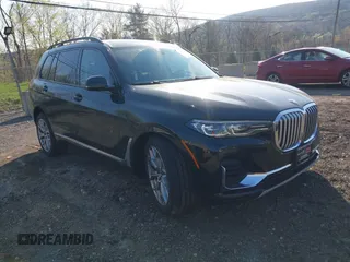 2021 BMW X7 xDrive40i z VIN 5UXCW2C06M9F51894, wystawiony jako IAAI lot #42102227 z przebiegiem 32 474 mil mil oraz . Historia ofert i sprzedaży dostępna na DreamBid. Obrazek 1.