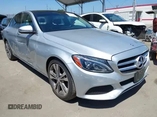 2017 Mercedes-Benz C 300 z VIN 55SWF4JB7HU183618, wystawiony jako IAAI lot #42227615 z przebiegiem 72 028 mil mil oraz . Historia ofert i sprzedaży dostępna na DreamBid. Obrazek 1.
