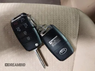 2016 Kia Sedona LX z VIN KNDMB5C13G6199954, wystawiony jako IAAI lot #42109753 z przebiegiem 135 599 mil mil oraz . Historia ofert i sprzedaży dostępna na DreamBid. Obrazek 11.