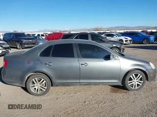2005 Volkswagen Jetta 2.5L with VIN 3VWDF71K75M605160, listed as a IAAI auction lot 41624273 with 184,439 mi miles and . Bid and sale history available at DreamBid. Image 13.